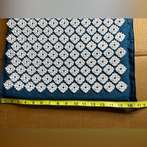 KANJO MEMORY FOAM ACUPRESSURE MAT PILLOW SET Back/Neck Relief, IN BAG
#1015243 - Picture 10 of 16